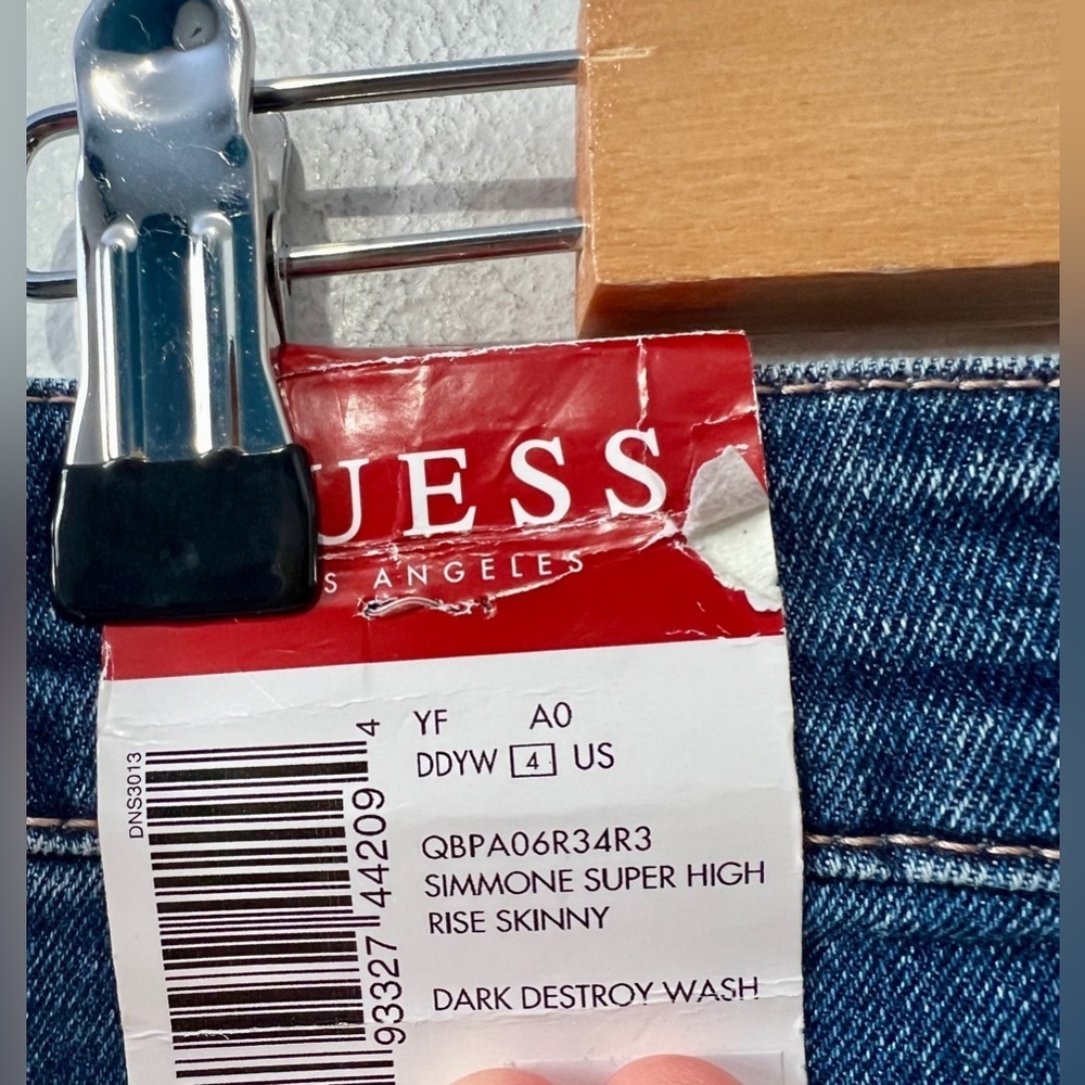 Guess NWT Simmone Super High Rise Skinny Jean - Size 28 - Picture 13 of 16